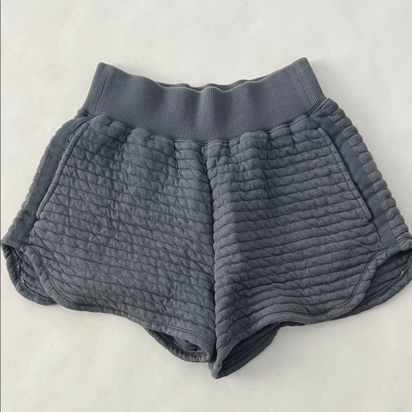 Everlane The Organic Cotton Quilted Shorts - Slate Gray Size Small - Picture 3 of 8